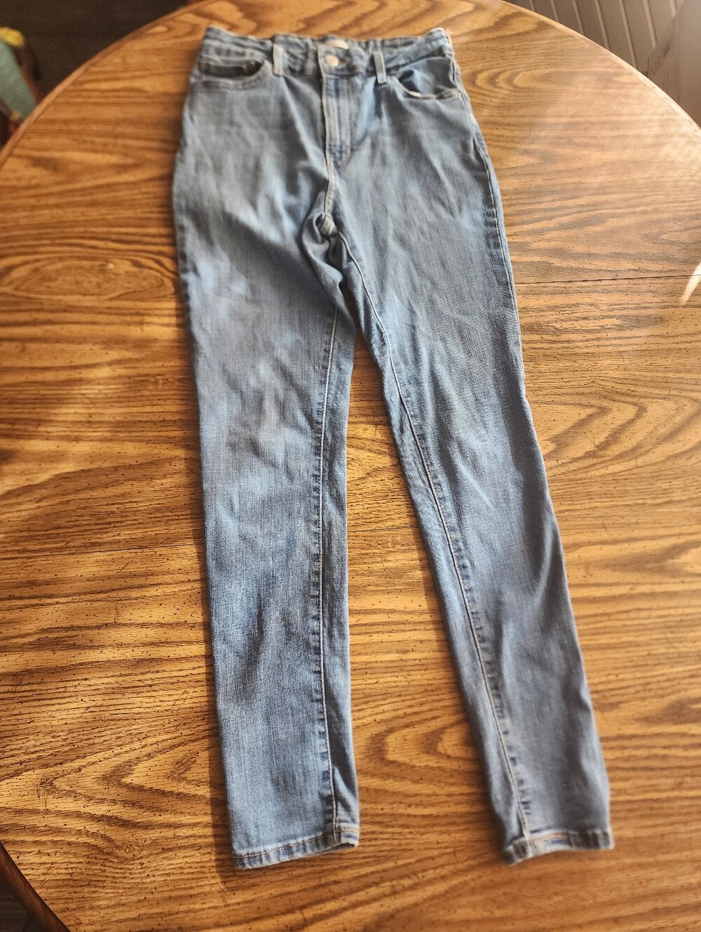 Levis 721 Skinny high rise Distressed Size 29